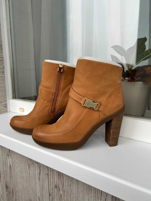 Продам  ботильйони, чоботи,з натуральної шкіри ECCO