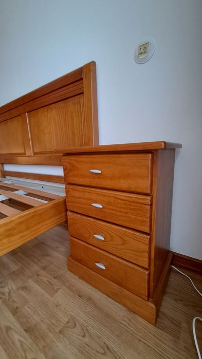 Urgente - Cama Casal Pinho + 2 mesas cabeceira