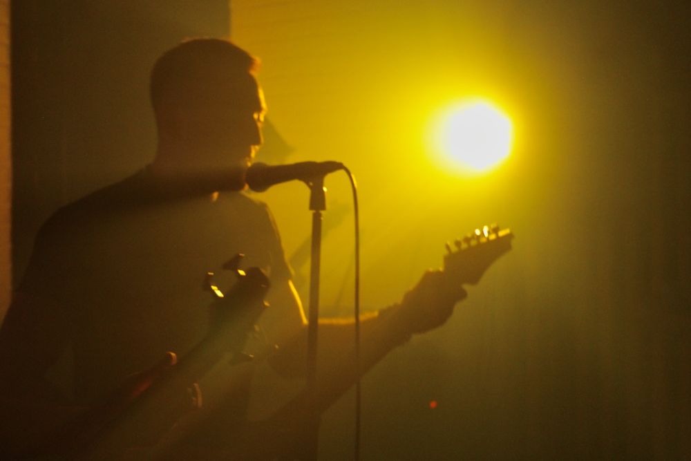 Гітарист в гурт BlueKai