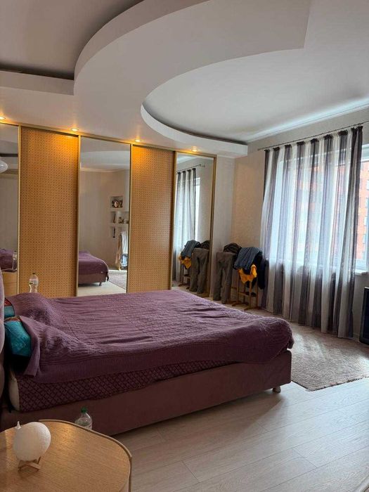Продам 3к квартиру на  Академіка Чекмарьова 150м