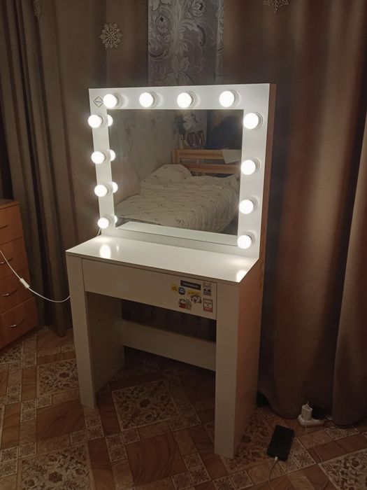 Продам туалетний столик