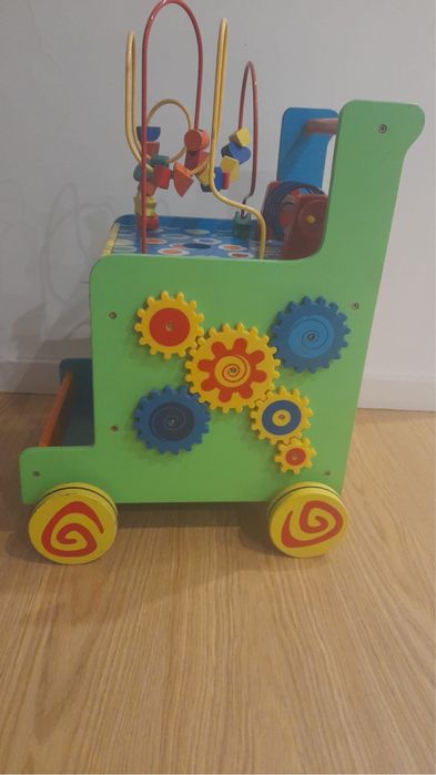 Carrinho de atividades e andador