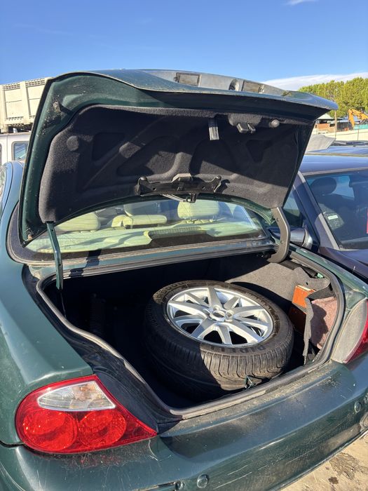 Jaguar S-type e X-type para peças