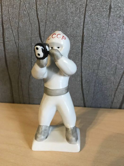 Продам фарфоровые статуэтки СССР