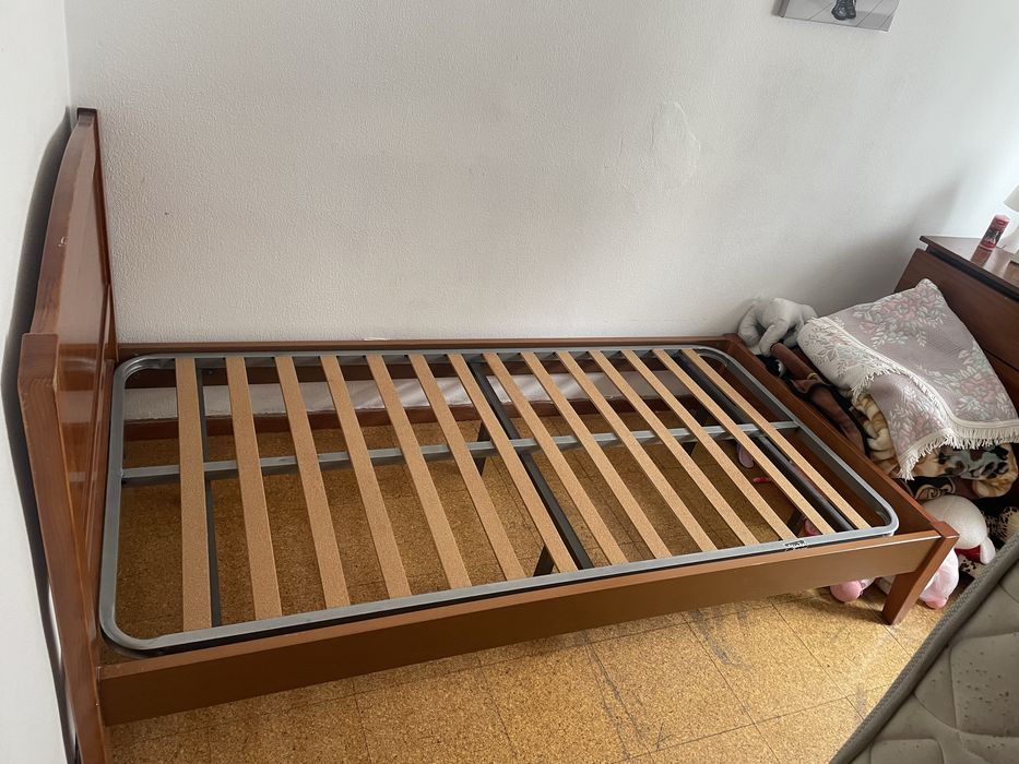 Cama de Solteiro com estrado e colchao
