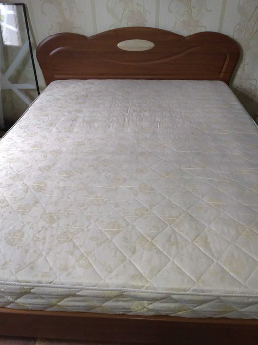 Кровать с подьемным мехонизмом 2м×1.6