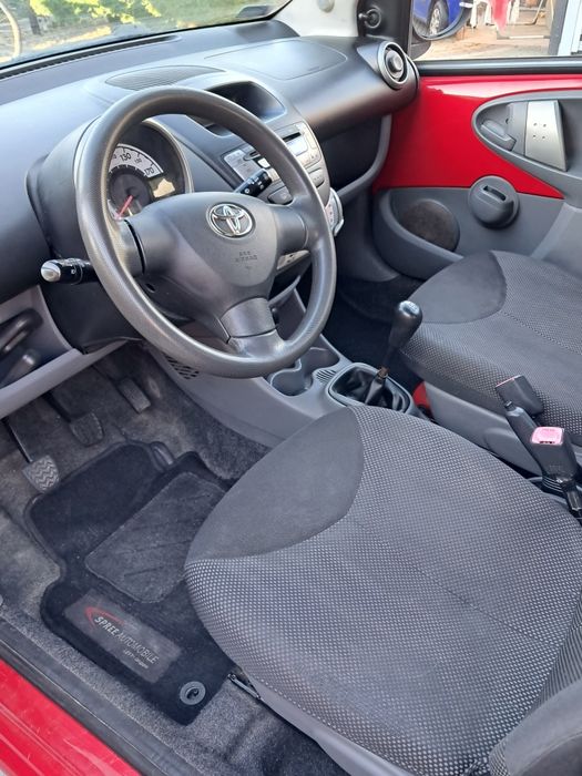 Toyota aygo czerwony