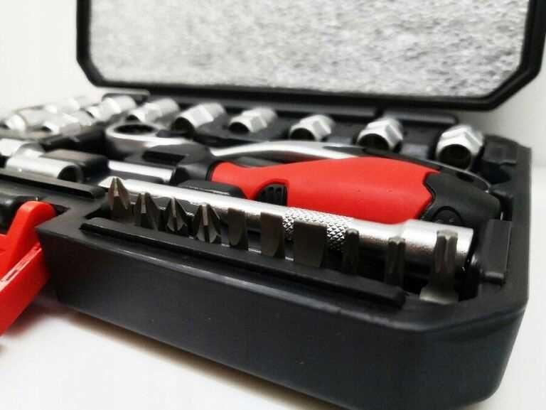 Zestaw kluczy nasadowych w walizce, 28 części