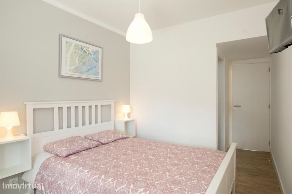 Quarto - localizado em Chelas Lisbon