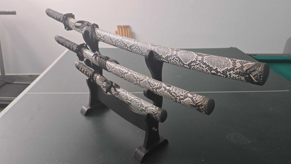 Conjunto 3 Katanas Decorativas com Suporte | Estilo Japonês