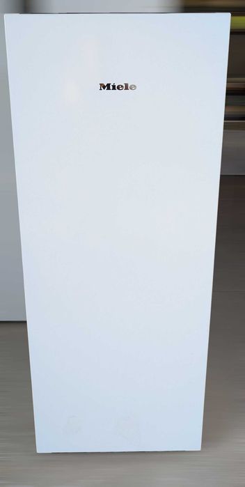 Sprzedam zamrażarkę Miele FN 4322 E WS – stan bardzo dobry
