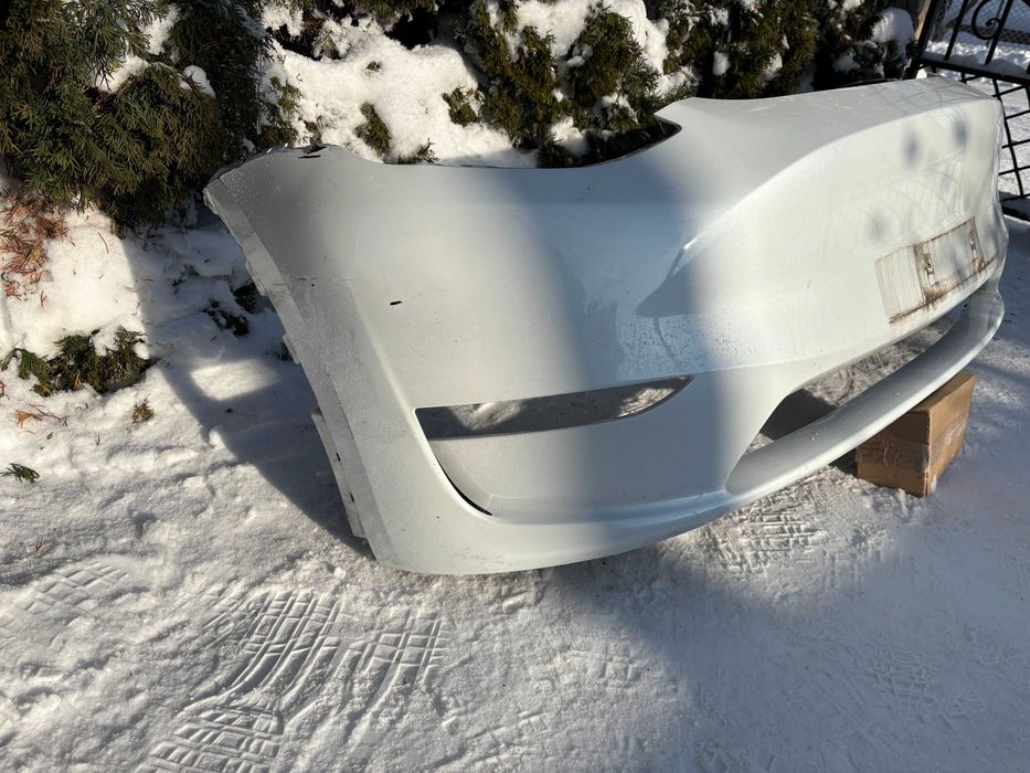 Бампер передній Tesla Model Y (2022 без парктроніка)