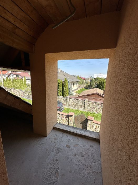 Продам особняк вул. Коновальця з балконами та гаражем площа 170м2