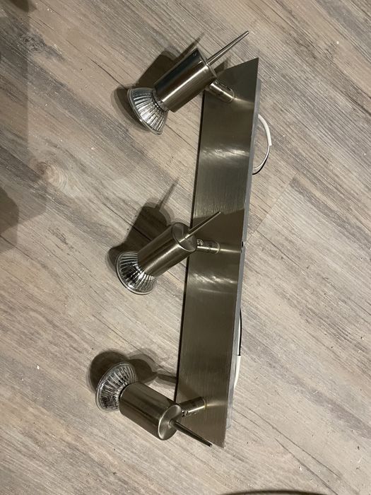 Listwa z reflektorami