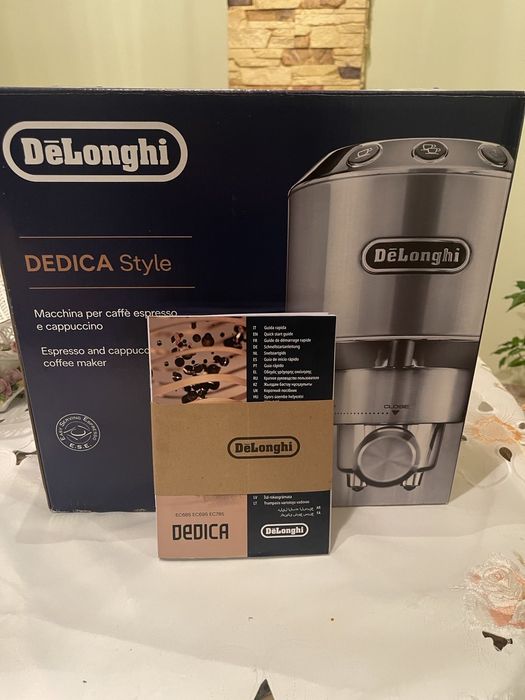 Продам кавомашину Delonghi EC 685M Dedica