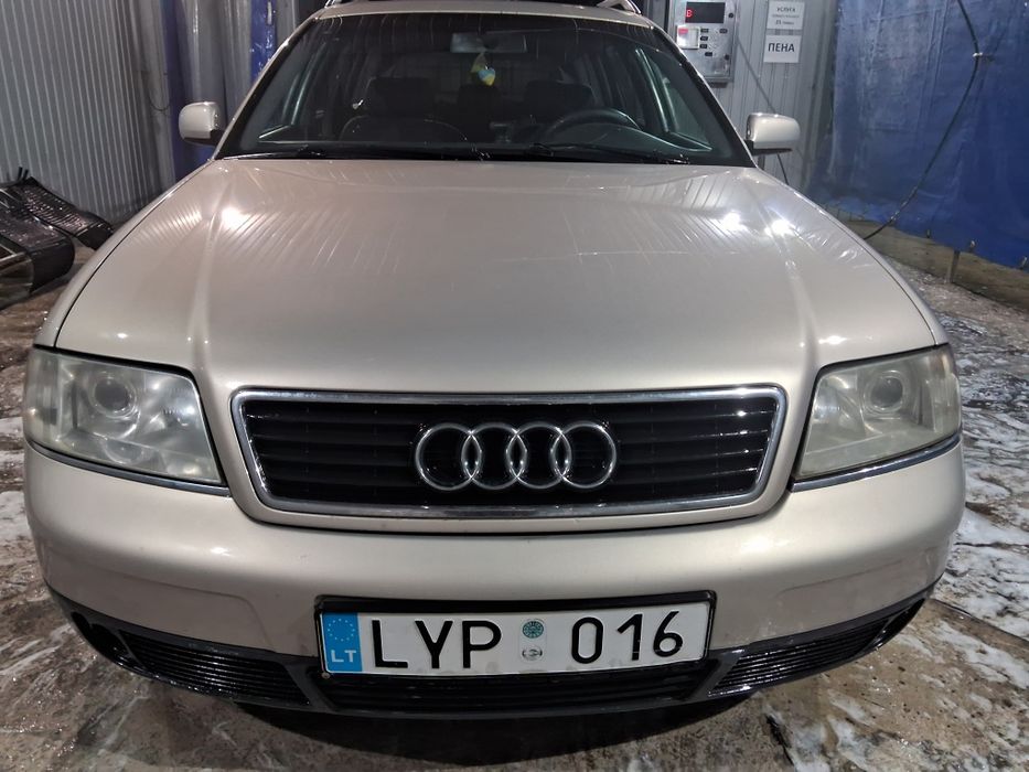 Автомобіль AUDI A6