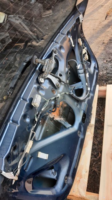 Lak. 8p4 toyota avensis t25 kombi klapa bagażnika