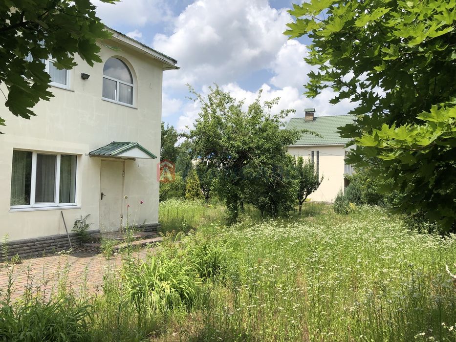 У продажу три будинки на одній ділянці в Обухівці. Ліс Річка 133000$