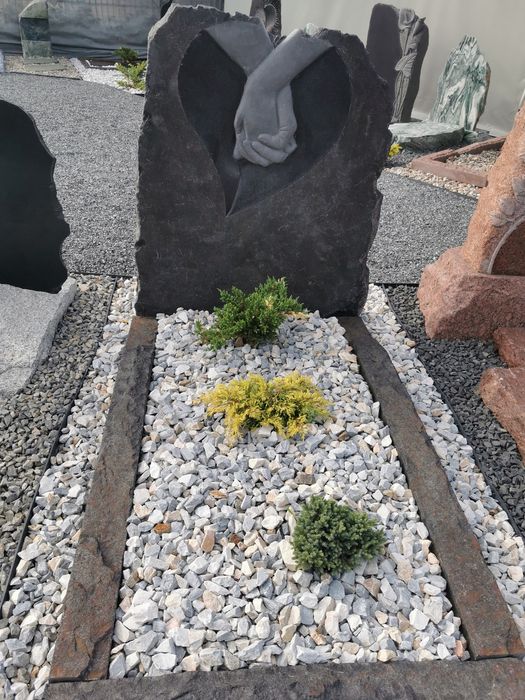 Nagrobek , pomnik skałkowy artystyczny