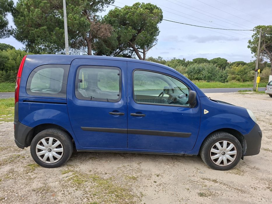Carrinha Renault Kangoo mobilidade reduzida cadeira rodas