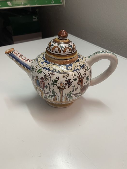 Bule muito antigo como se ve ma foto