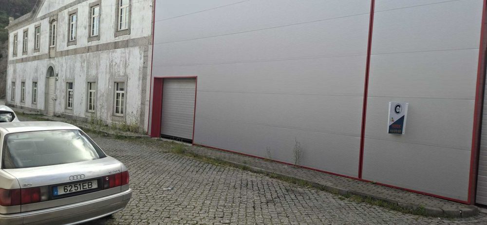 Pavilhão industrial / Armazém