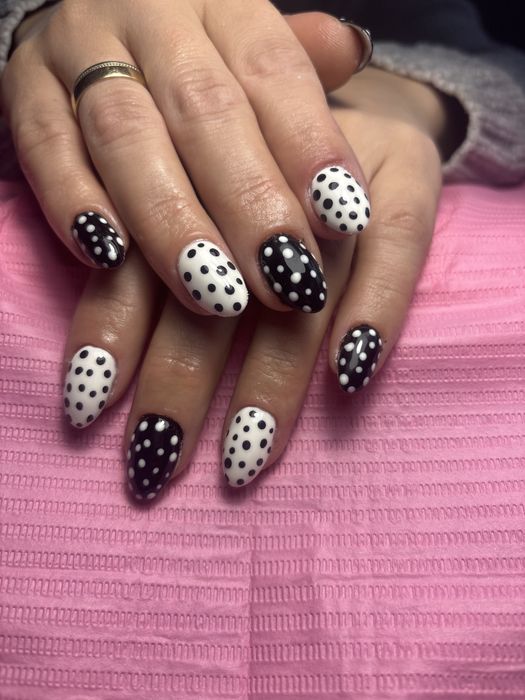 Paznokcie zelowe, hybrydowe.