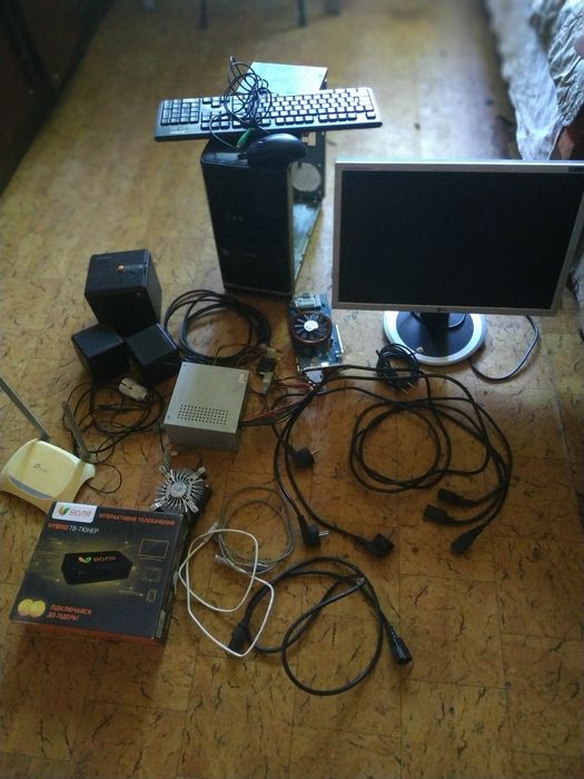 Монітор, відеокарта, та інше для комп'ютера