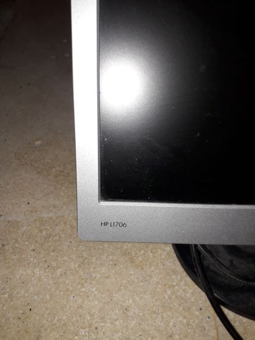 Monitor lcd HP 15" + kable stan bdb w pełni sprawny.