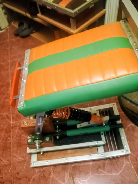 Стілець мото-подвєска ( екcлюзів )