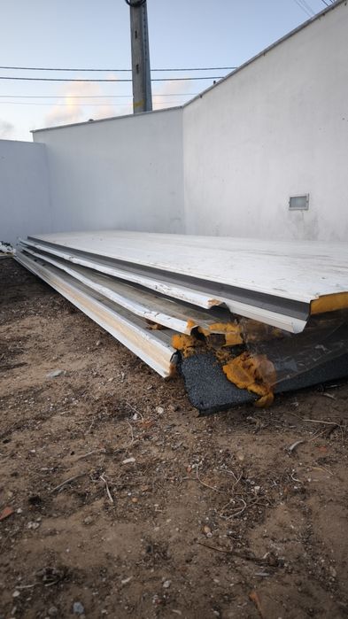 Painel sandwich 5 ondas 30mm 8€ (usado bom estado)