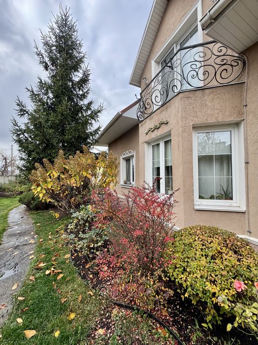 Будинок 300 кв.м. З усіма Комунікаціями в масиві Канадське село!