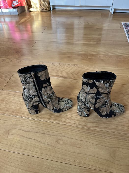 Botki haftowane złote kwiaty