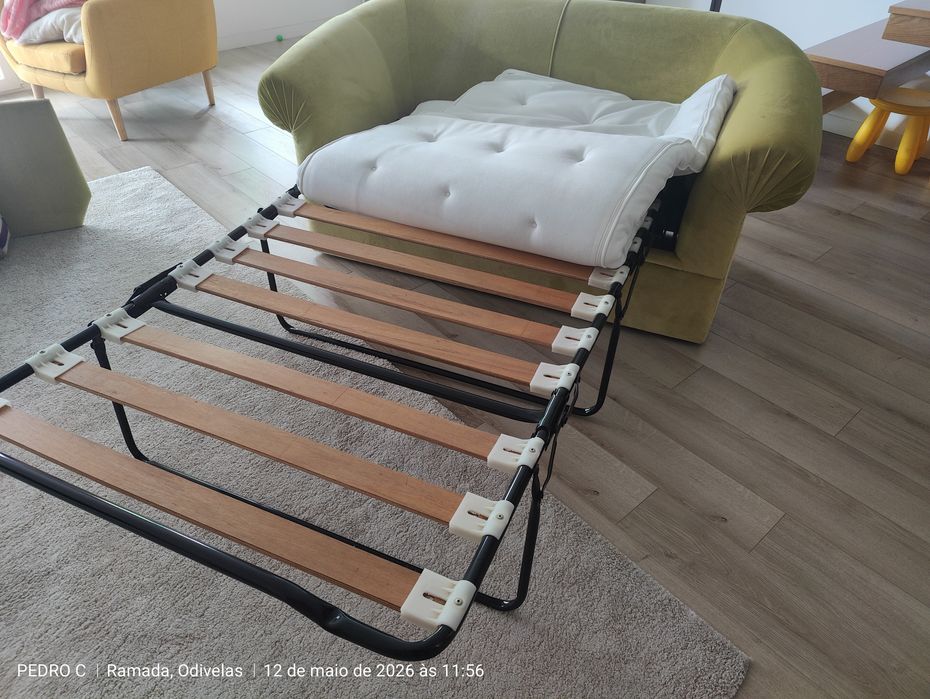 Sofá com cama incluida