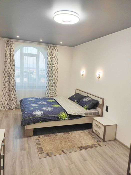 Апартаменти двокімнатні з терасою в центрі.Підземний паркінг. Вільно