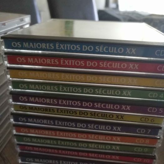 Várias coleções de musica em CDS o valor é para tudo