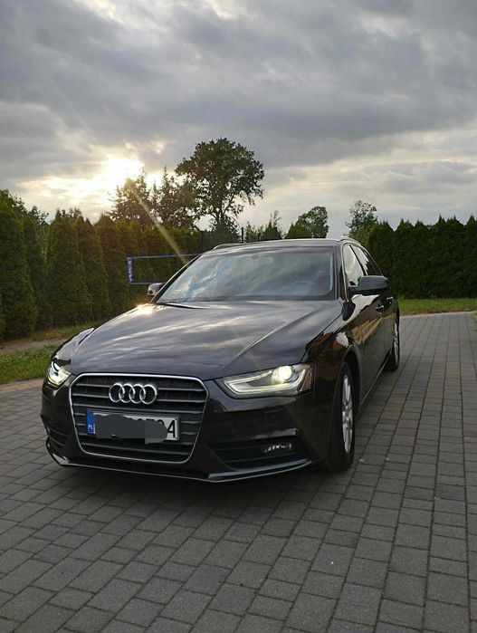 samochód audi a4 b8