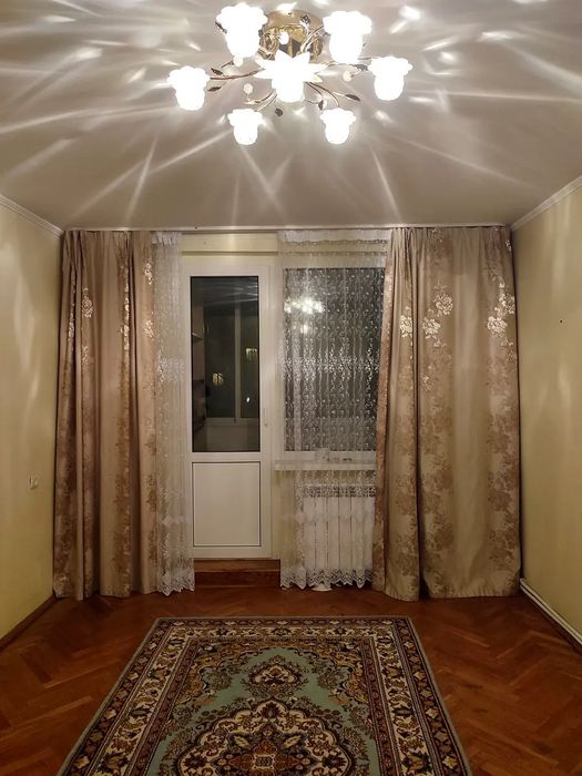 Продаж 4-кімнатної квартири 84,1 м кв. в  ближньому центрі м. Старий Самбір Самбірського району Львівської області.