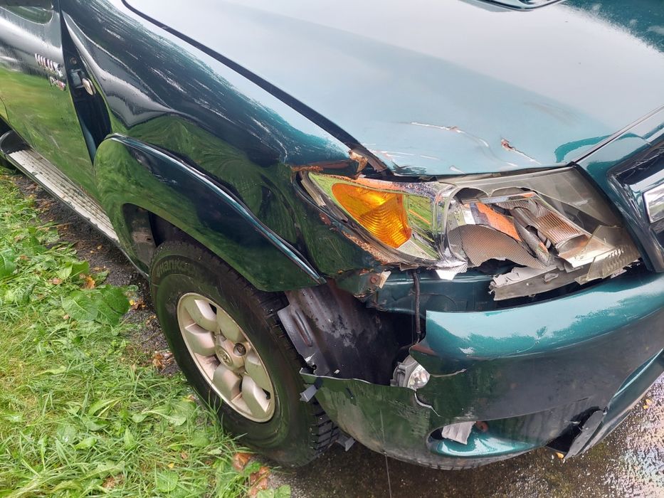 Toyota hilux 2,5 paka tył idealna części