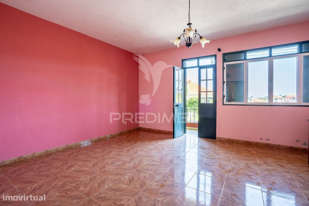Moradia T3 com sótão, e terreno de 4.650 m² — Santana