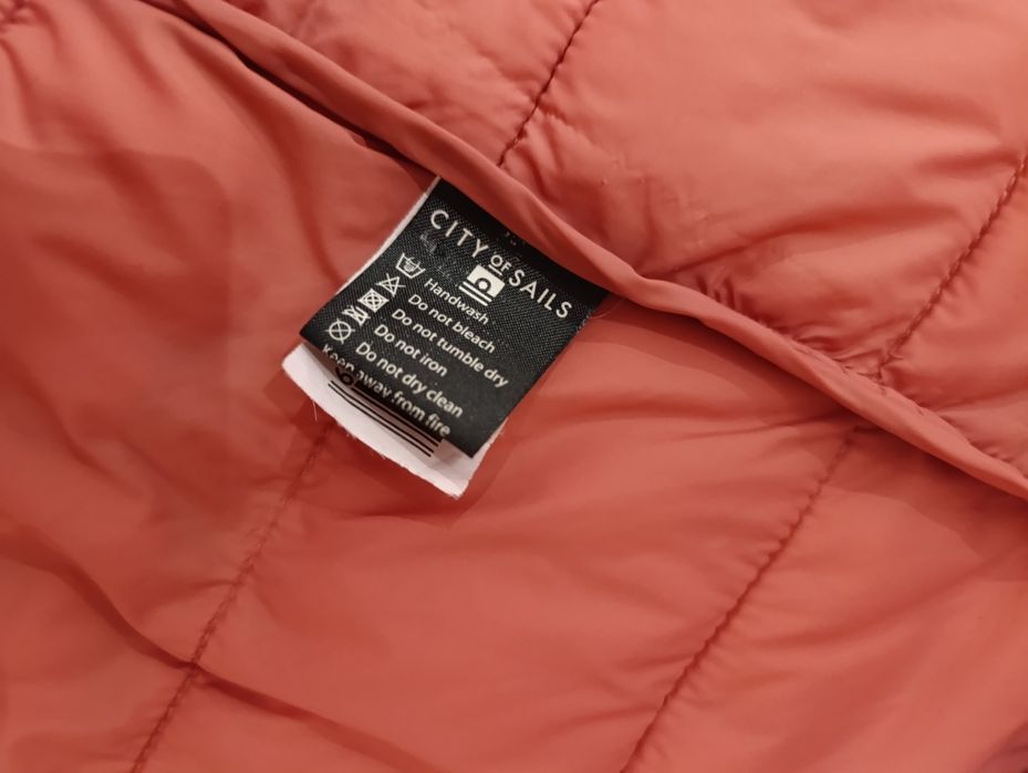 Легка жіноча куртка