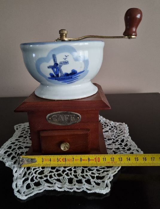 Mły porcelanowy wiatrak Delft