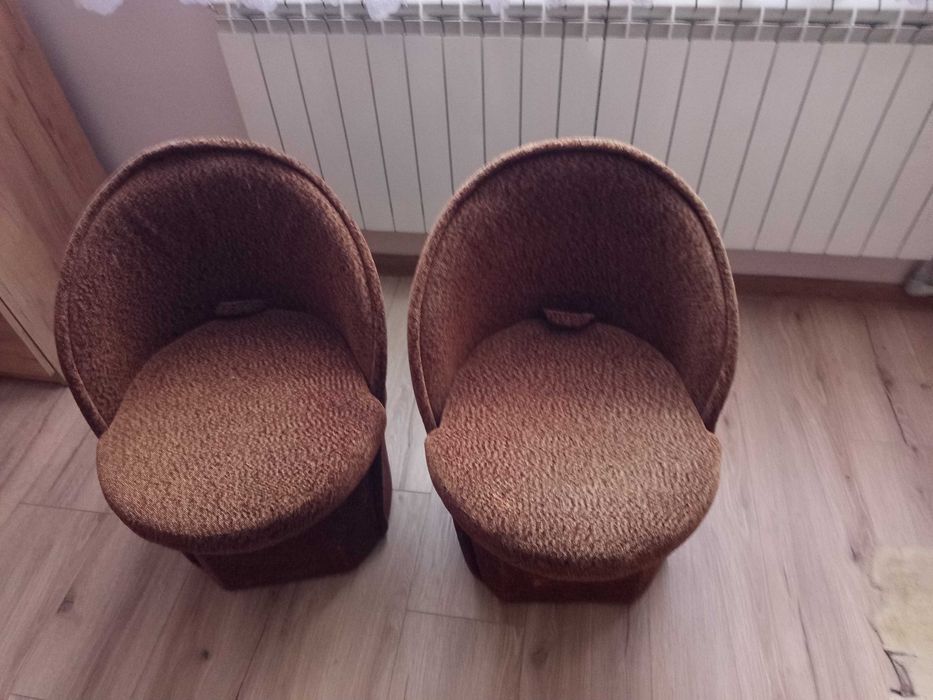 pufa z oparciem  2 sztuki
