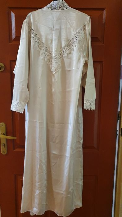 Koszula nocna i szlafrok.