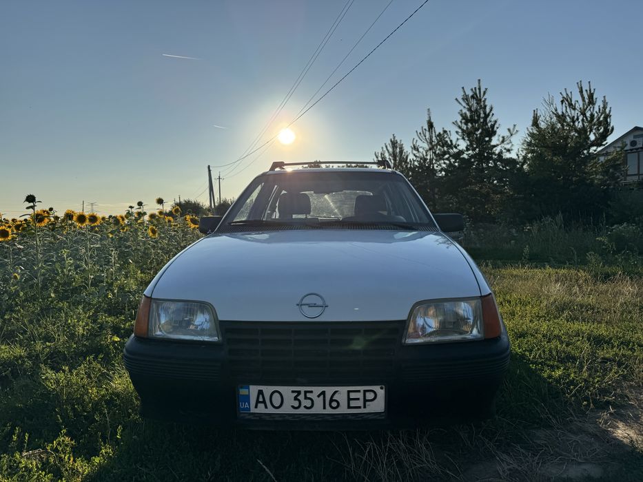 Opel kadet 1.6 бензин