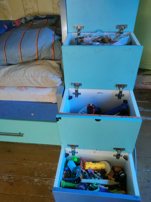 Двоярусне ліжко, кровать