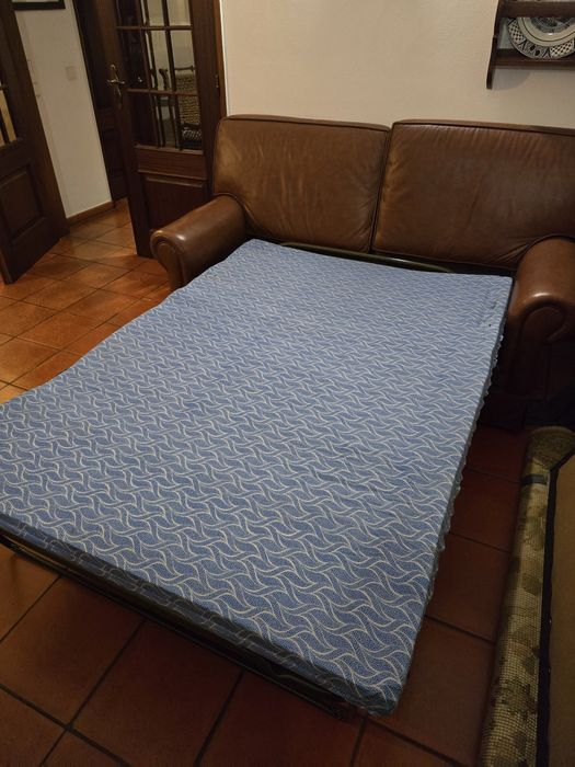 Sofá-cama de 3 lugares em Couro