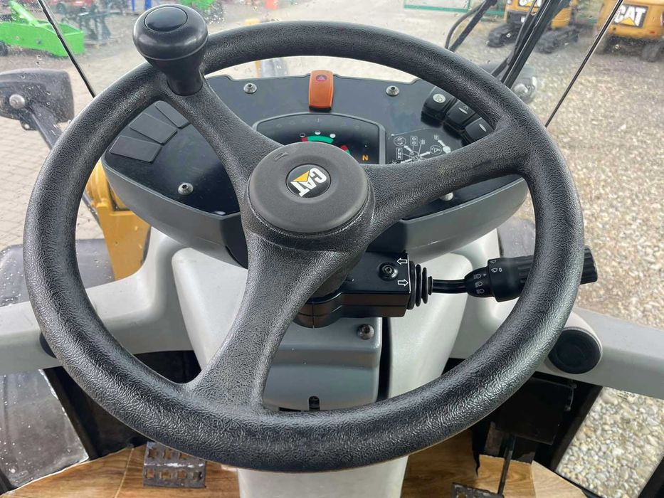 Фронтальний навантажувач Caterpillar 908H  2011 року