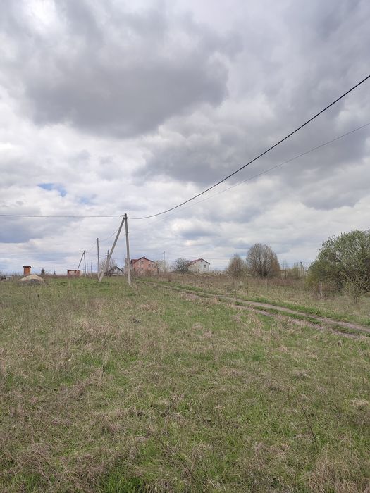 Продаж земельної ділянки за Книжківцями
