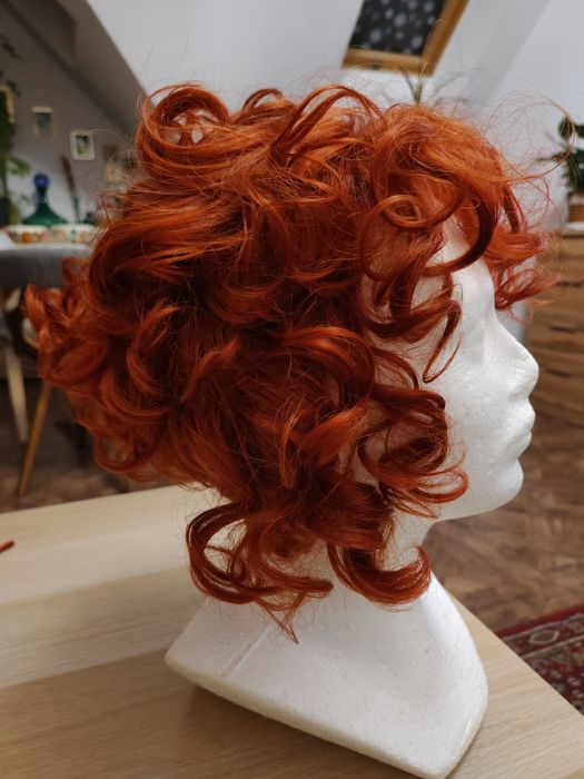 Peruka ruda kręcone włosy